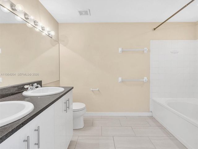 60 Key West Ct 60, Weston, FL 33326