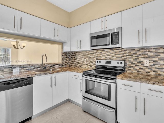 60 Key West Ct 60, Weston, FL 33326