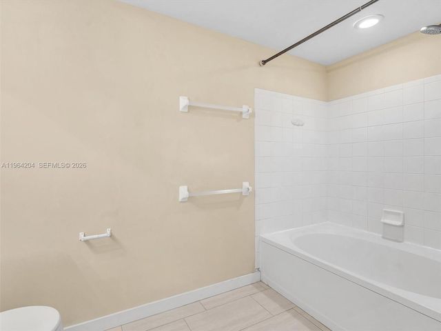 60 Key West Ct 60, Weston, FL 33326