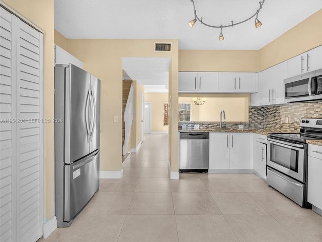 60 Key West Ct 60, Weston, FL 33326