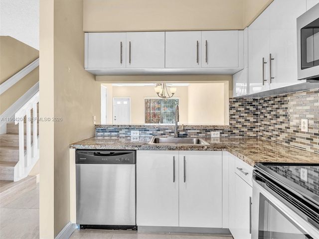 60 Key West Ct 60, Weston, FL 33326