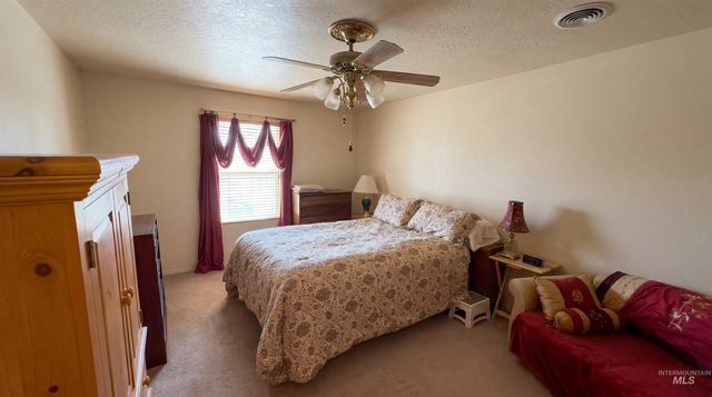 16056 N Pelican Butte Dr, Nampa, ID 83651