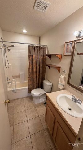 16056 N Pelican Butte Dr, Nampa, ID 83651