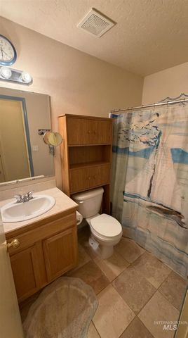 16056 N Pelican Butte Dr, Nampa, ID 83651