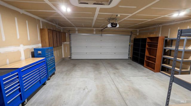 16056 N Pelican Butte Dr, Nampa, ID 83651