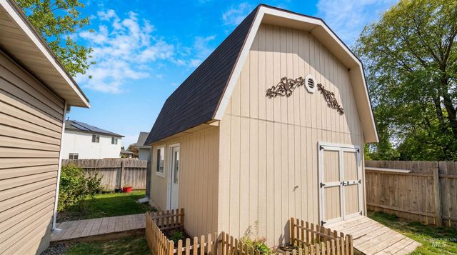 16056 N Pelican Butte Dr, Nampa, ID 83651