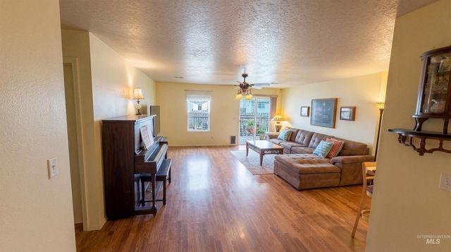 16056 N Pelican Butte Dr, Nampa, ID 83651