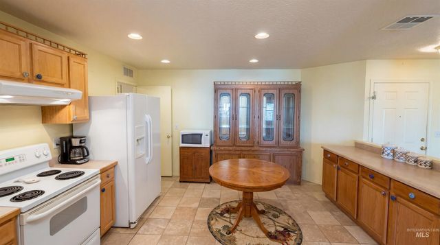 16056 N Pelican Butte Dr, Nampa, ID 83651