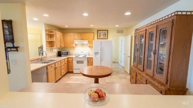 16056 N Pelican Butte Dr, Nampa, ID 83651