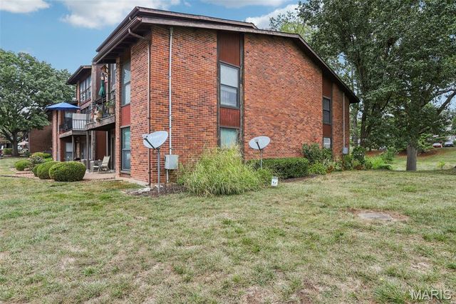 1045 Mersey Bend Drive F, St Louis, MO 63129