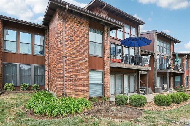 1045 Mersey Bend Drive F, St Louis, MO 63129