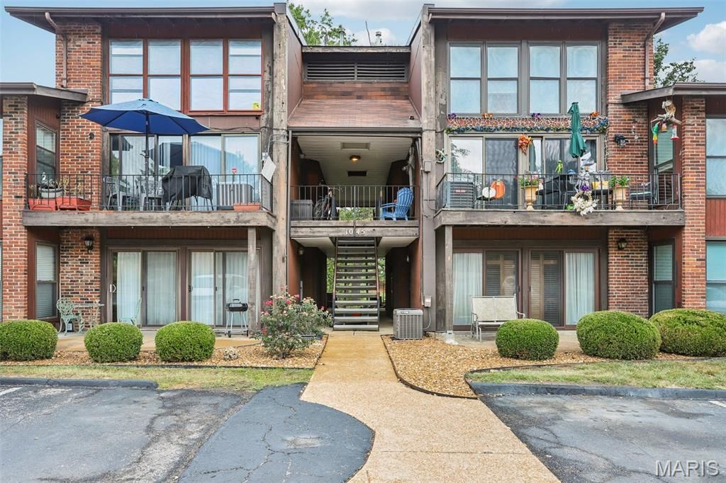 1045 Mersey Bend Drive F, St Louis, MO 63129