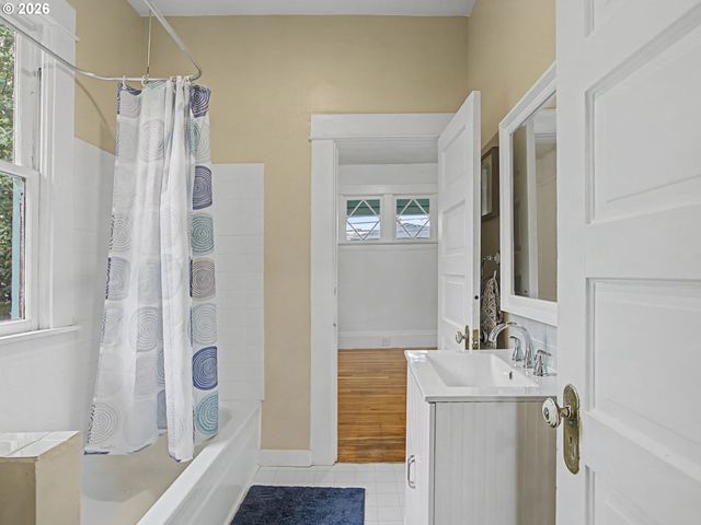 4074 Ne 7TH Ave A&B, Portland, OR 97212