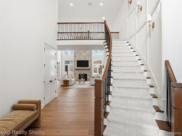 1061 E Avon Road, Rochester Hills, MI 48307