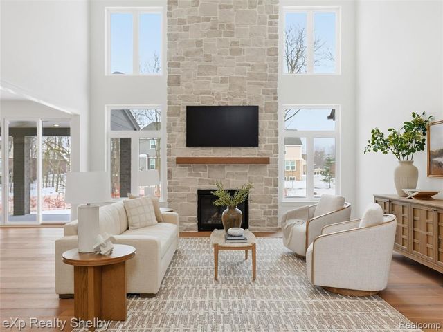 1061 E Avon Road, Rochester Hills, MI 48307