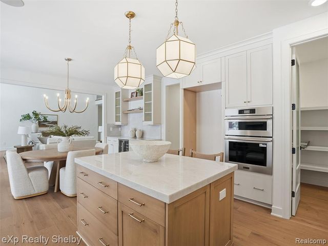 1061 E Avon Road, Rochester Hills, MI 48307