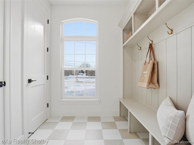 1061 E Avon Road, Rochester Hills, MI 48307