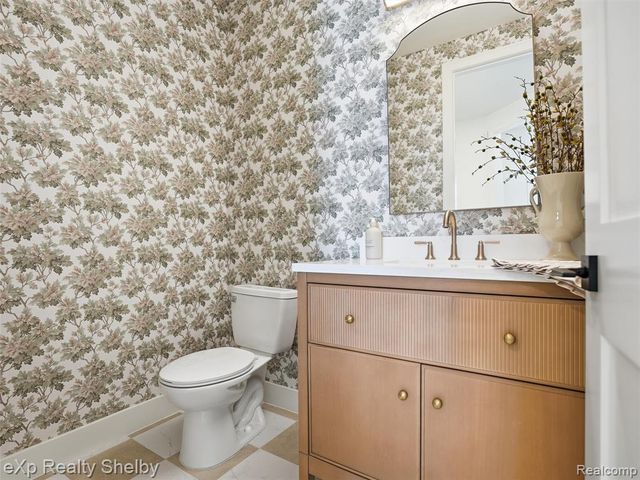 1061 E Avon Road, Rochester Hills, MI 48307