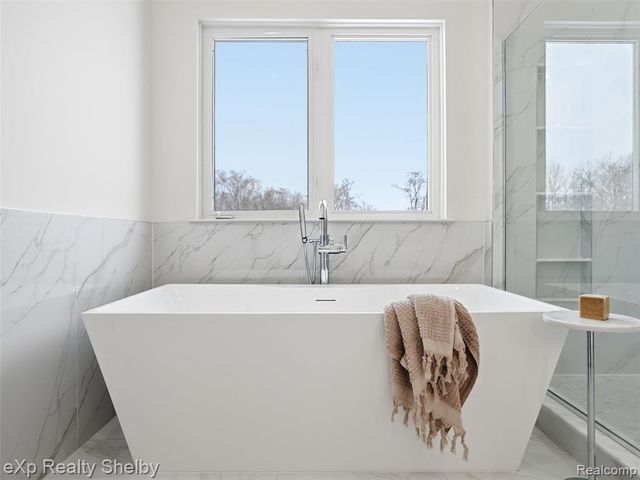 1061 E Avon Road, Rochester Hills, MI 48307