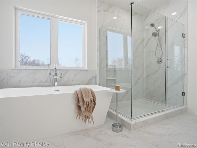 1061 E Avon Road, Rochester Hills, MI 48307