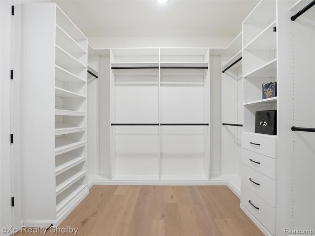 1061 E Avon Road, Rochester Hills, MI 48307