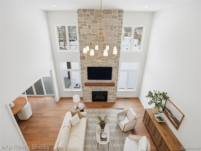 1061 E Avon Road, Rochester Hills, MI 48307