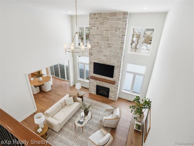 1061 E Avon Road, Rochester Hills, MI 48307