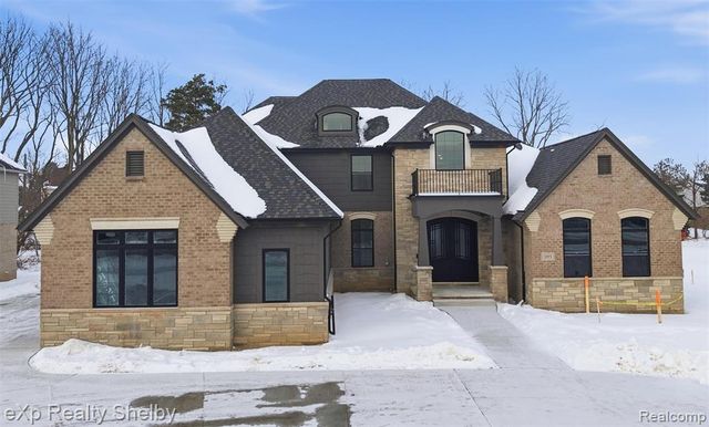 1061 E Avon Road, Rochester Hills, MI 48307