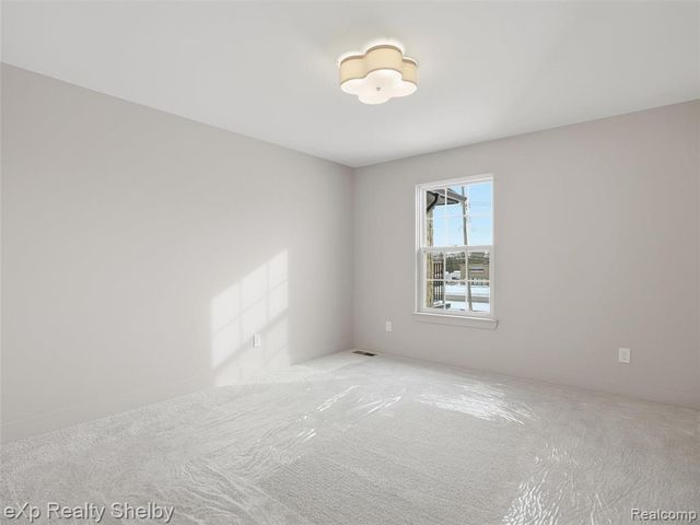 1061 E Avon Road, Rochester Hills, MI 48307