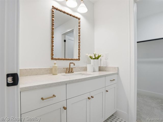 1061 E Avon Road, Rochester Hills, MI 48307