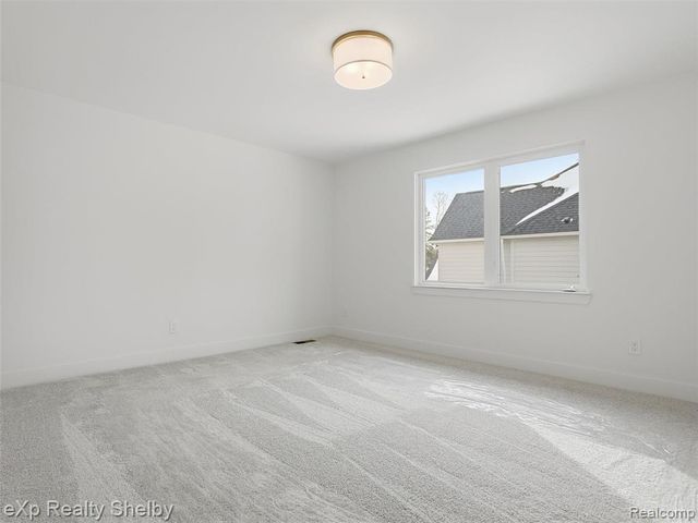 1061 E Avon Road, Rochester Hills, MI 48307