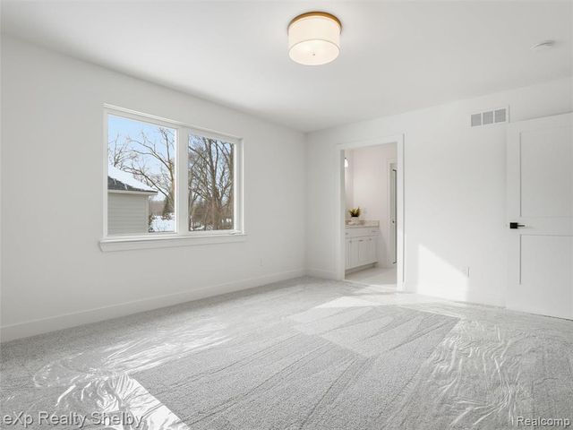 1061 E Avon Road, Rochester Hills, MI 48307