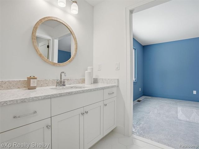 1061 E Avon Road, Rochester Hills, MI 48307