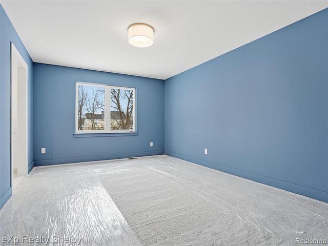 1061 E Avon Road, Rochester Hills, MI 48307