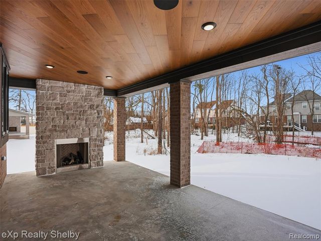 1061 E Avon Road, Rochester Hills, MI 48307