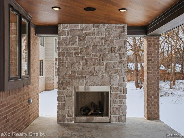 1061 E Avon Road, Rochester Hills, MI 48307