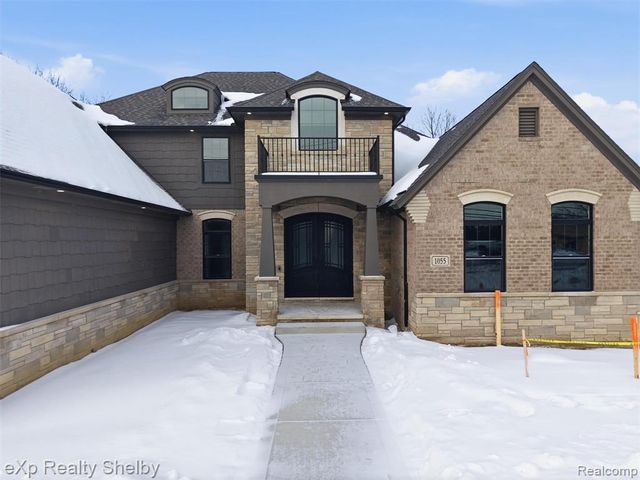 1061 E Avon Road, Rochester Hills, MI 48307