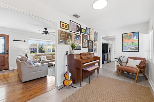 737 53RD TERRACE N, St Petersburg, FL 33701