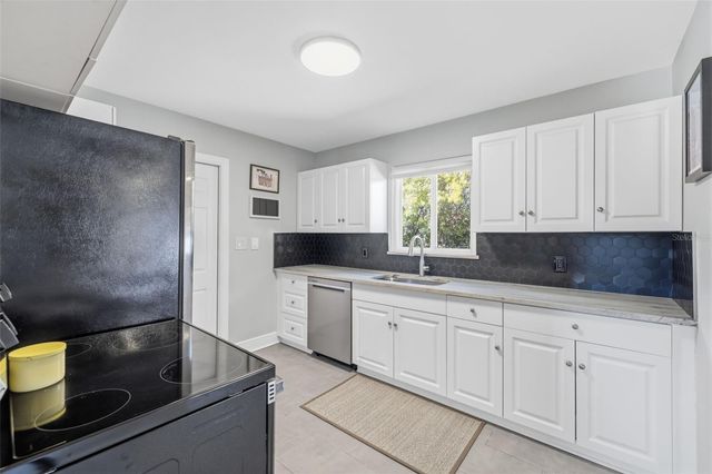 737 53RD TERRACE N, St Petersburg, FL 33701