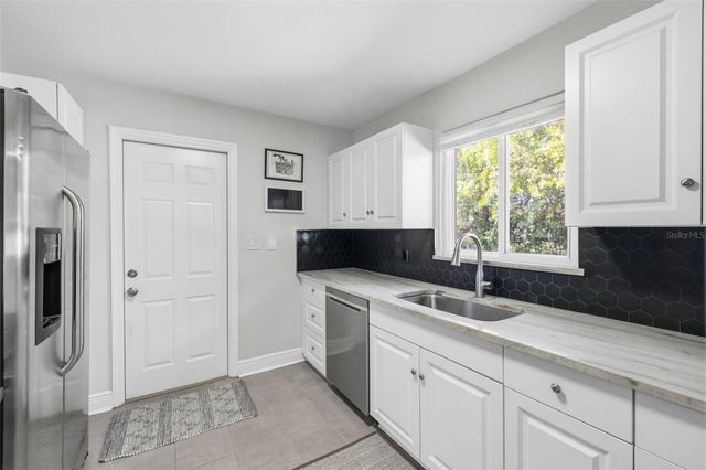 737 53RD TERRACE N, St Petersburg, FL 33701