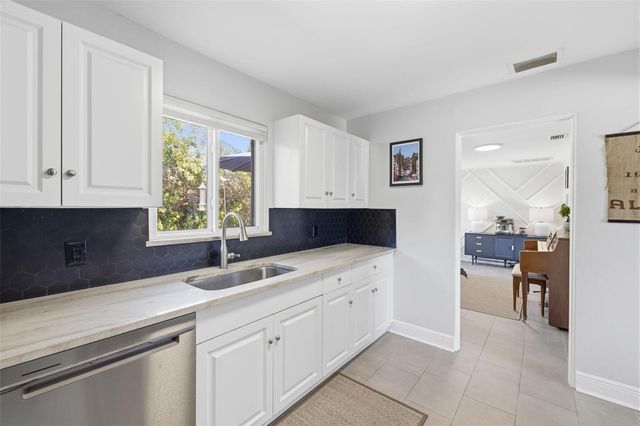 737 53RD TERRACE N, St Petersburg, FL 33701