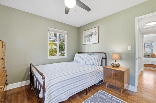 737 53RD TERRACE N, St Petersburg, FL 33701