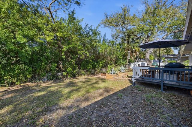 737 53RD TERRACE N, St Petersburg, FL 33701