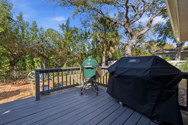 737 53RD TERRACE N, St Petersburg, FL 33701