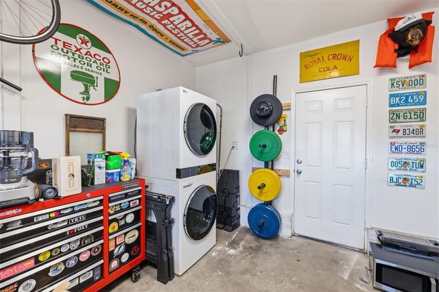 737 53RD TERRACE N, St Petersburg, FL 33701