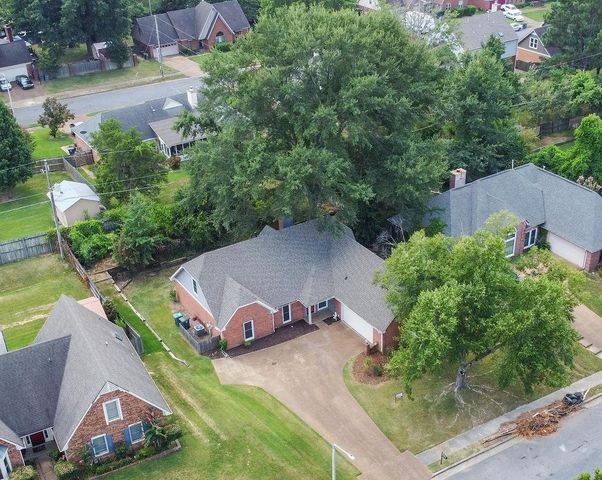 8301 WEATHERWOOD LN, Memphis, TN 38018