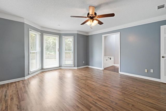 8301 WEATHERWOOD LN, Memphis, TN 38018