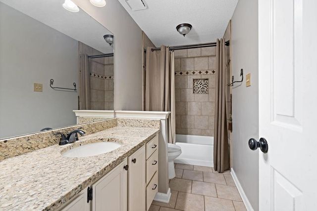 8301 WEATHERWOOD LN, Memphis, TN 38018