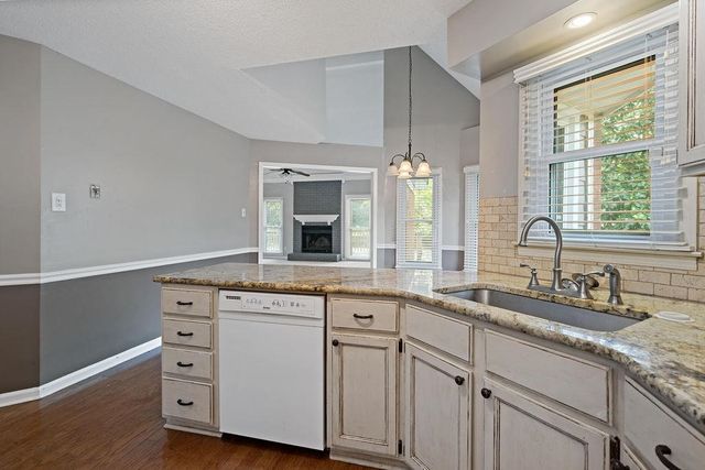 8301 WEATHERWOOD LN, Memphis, TN 38018