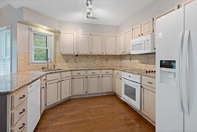 8301 WEATHERWOOD LN, Memphis, TN 38018